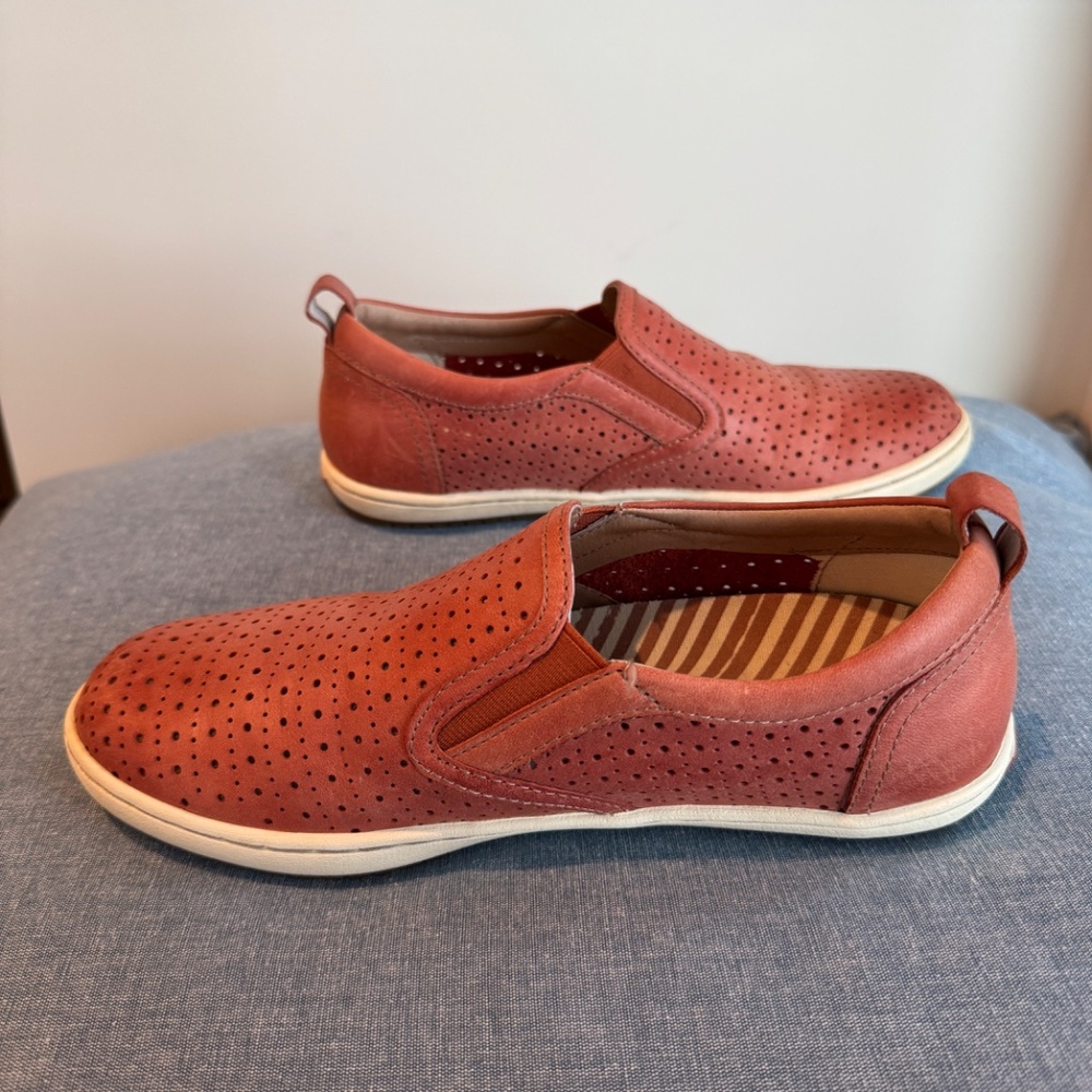 Taos Leather Sneakers, rosy red 7.5M Exc cond